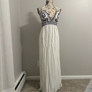 Gorgeous White Lulu's Maxi Dress Size Small